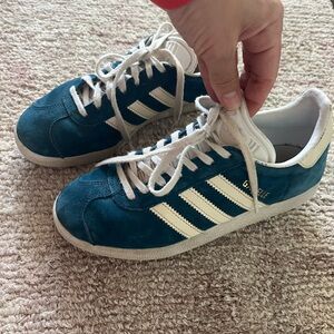 Adidas gazelle bleu sneakers size US 5
